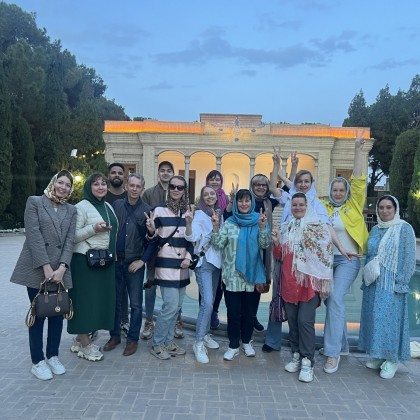 Переводчик farshidkouroshinezhad на выставке Проведение экскурсии Аташкаде в Язде