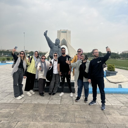 Переводчик farshidkouroshinezhad на выставке Проведение экскурсии (башня Азади) в Тегеране