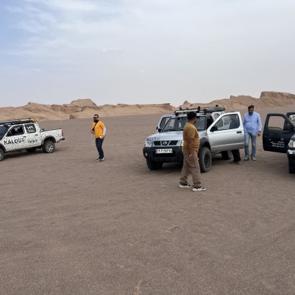 Переводчик farshidkouroshinezhad на выставке Проведение и кататься на пустыне