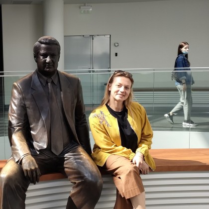 Перевод на рынке камня