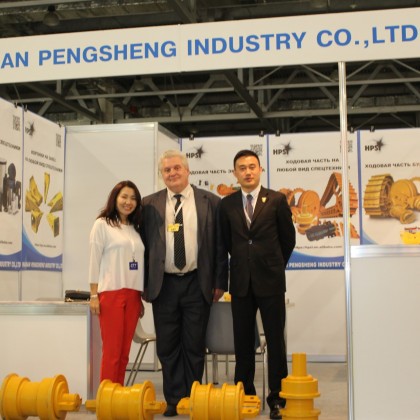 Переводчик Виктория на выставке СТТ