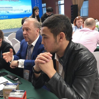 Переводчик Батыр на выставке китайская международная выставка импорта