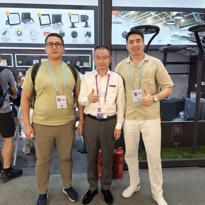 Переводчик Данияр на выставке Canton Fair