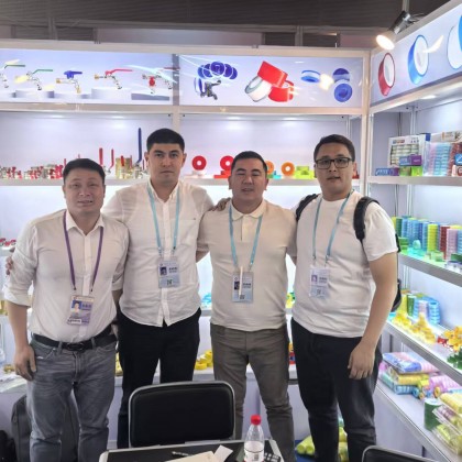 Переводчик Данияр на выставке Canton Fair