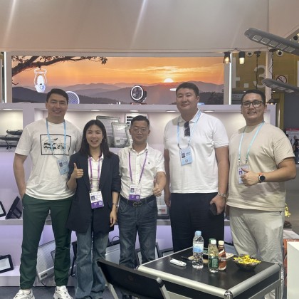 Переводчик Данияр на выставке Canton