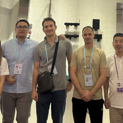 Переводчик Данияр на выставке Canton