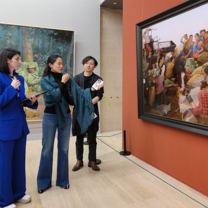 Переводчик Amalia на выставке Выставка Посвященная 75-и летию КНР