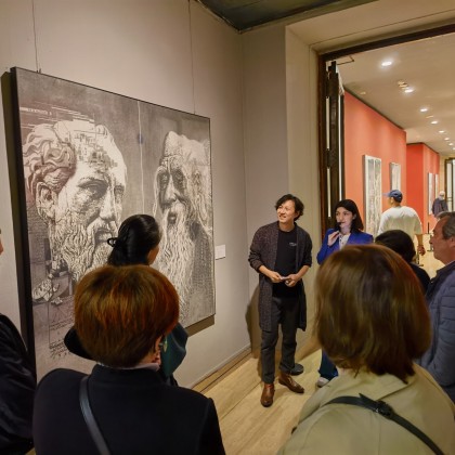 Переводчик Amalia на выставке Выставка Посвященная 75-и летию КНР