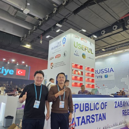 Переводчик Мадениет на выставке Кантонская выставка