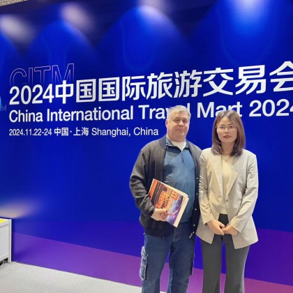 Переводчик Лиюнь на выставке CHINA INTERNATIONAL TRAVEL MART 2024