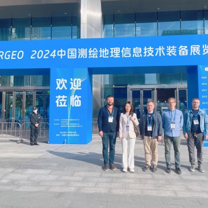 Переводчик Лиюнь на выставке CHINTERGEO