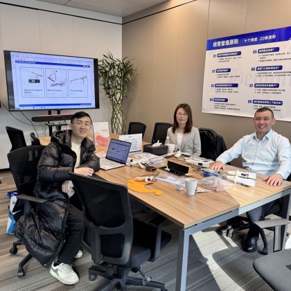 Перевод на переговорах с Фирма по медицинским инструментам