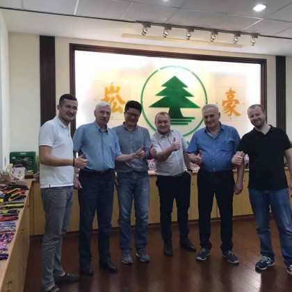 Перевод на заводе садового инвентаря