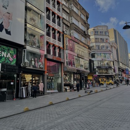 Перевод на рынке для закупа детской одежды