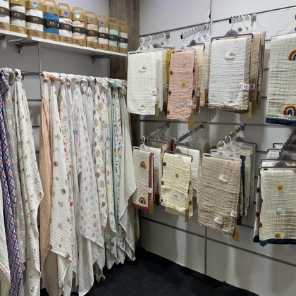 Переводчик Valentina на выставке производителей одежды из натуральных тканей для новорожденных