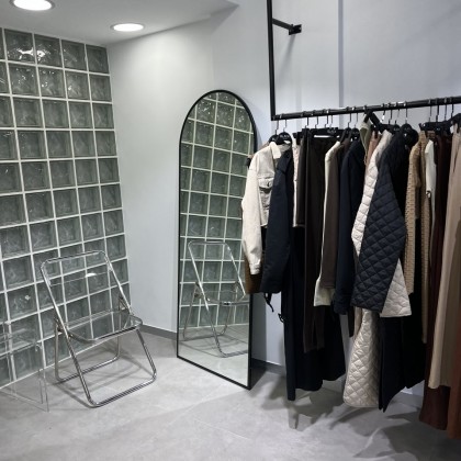 Перевод на рынке для закупа женской одежды