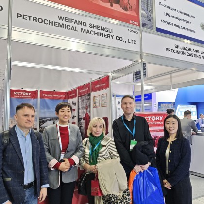 Переводчик Юе на выставке Нефтегаз