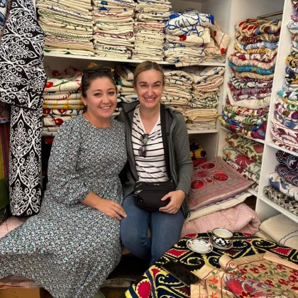 Перевод на рынке Посещение мастерской по ручной вышивке