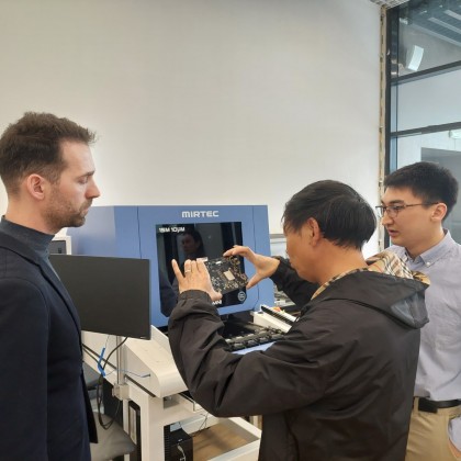 Перевод 	 Экскурсия по ИНТЦ «Интеллектуальная электроника – Валдай»