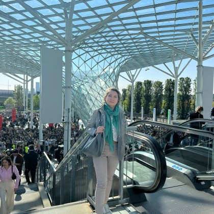 Переводчик Виктория на выставке Salone del mobile 2023