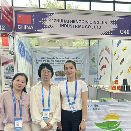 Переводчик Nargiza на выставке Выставка в Ташкенте