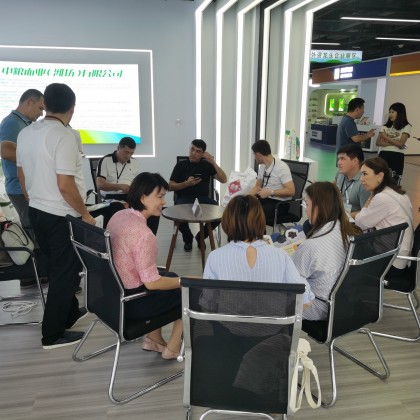 Переводчик Anna на выставке презентации