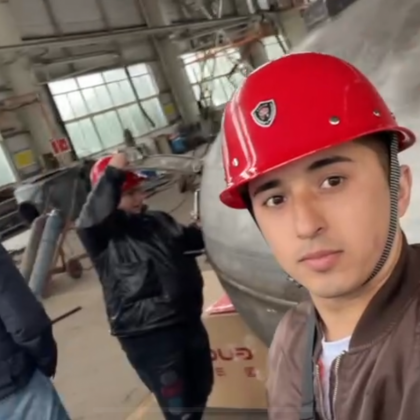 Перевод на заводе по производству крупногабаритного оборудования