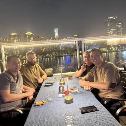 Перевод на заводе Посещение автомобильных заводов и компаний