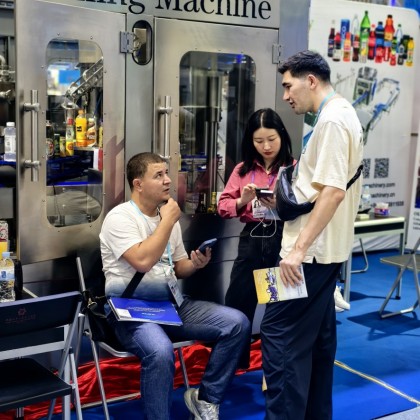 Переводчик ROVSHEN на выставке Кантианский