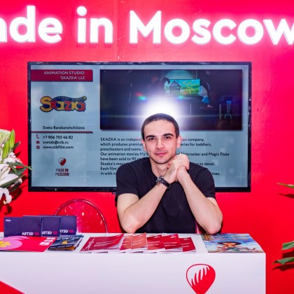 Переводчик Дмитрий на выставке аниме