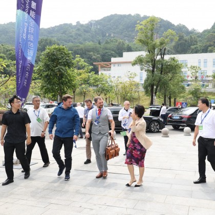 Перевод во время встречи с представителями правительства на площадках форума по водородной энергетике для Трансмашхолдинга
