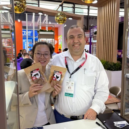 Переводчик Sonia на выставке SIAL Food Exhibition