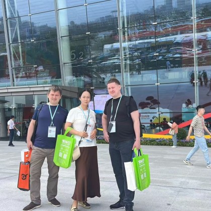 Переводчик Мария на выставке visit the exhibition