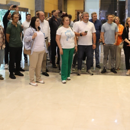 Переводчик Ван на выставке пищевой завод