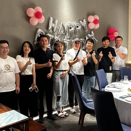 Перевод переговоры с китайскими партнерами в день рождения одного из участников