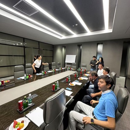 Перевод на переговорах с крупным мебельным трансконтинентальным мебельным холдингом