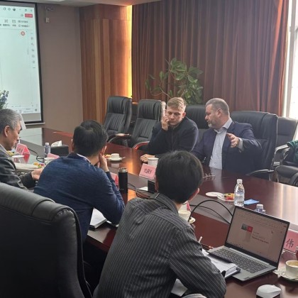 Перевод на переговорах с Китайским произведением медицинского оборудования