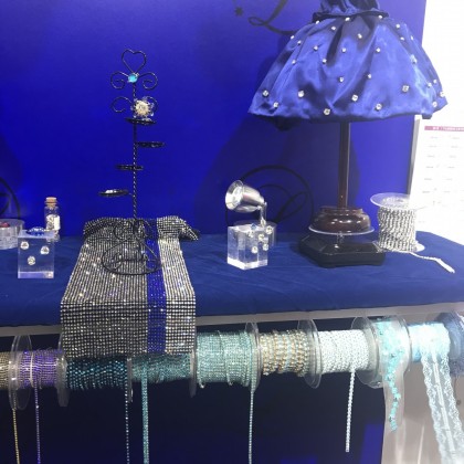 Переводчик Евгения на выставке Ткани и фурнитуры