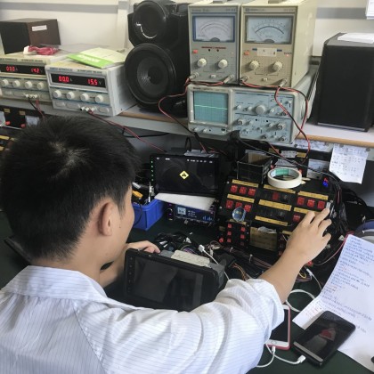 Перевод на заводе магнитол для машин