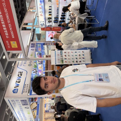 Переводчик Ходжи на выставке Canton fair