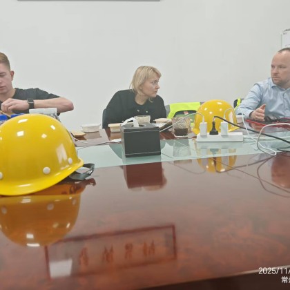 Перевод на переговорах с заводом