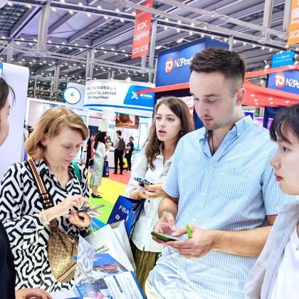 Переводчик Сяофэнь на выставке "Международная выставка логистики и цепи поставок"