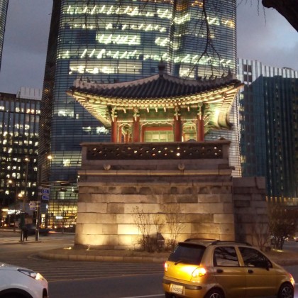 Переводчик Oksana на выставке   Сеул