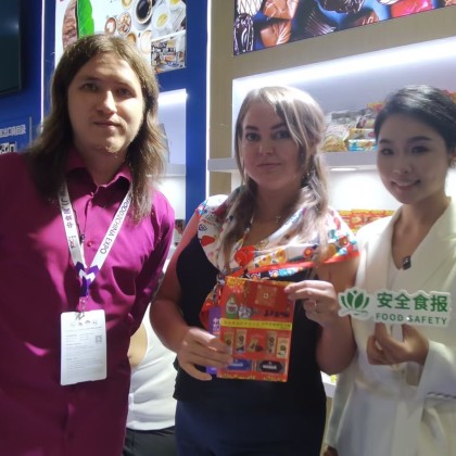 Переводчик Илья на выставке Пищевая выставка