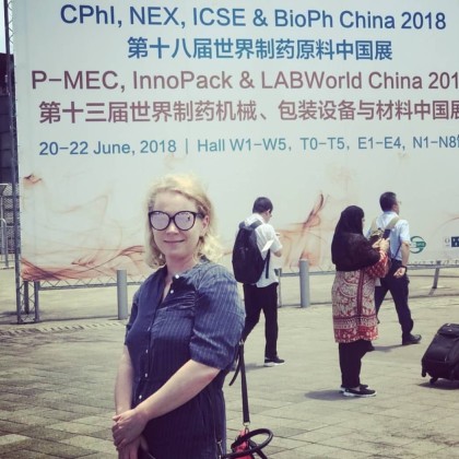 Переводчик Елена на выставке CPHI