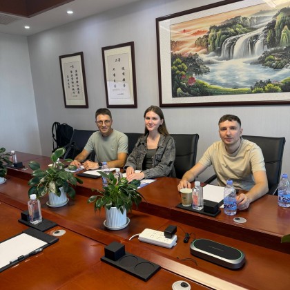 Перевод на переговорах с производителем теплиц