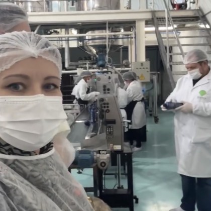 Перевод на заводе Завод косметических средств для волос Felps