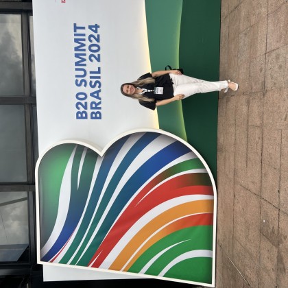 Переводчик Светлана на выставке B20 Business Summit