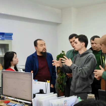 Перевод на переговорах с С компанией CHONGQING BROKER по продожам авто