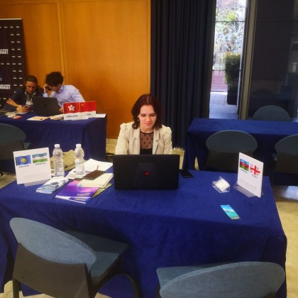 Переводчик Янина на выставке IMEX